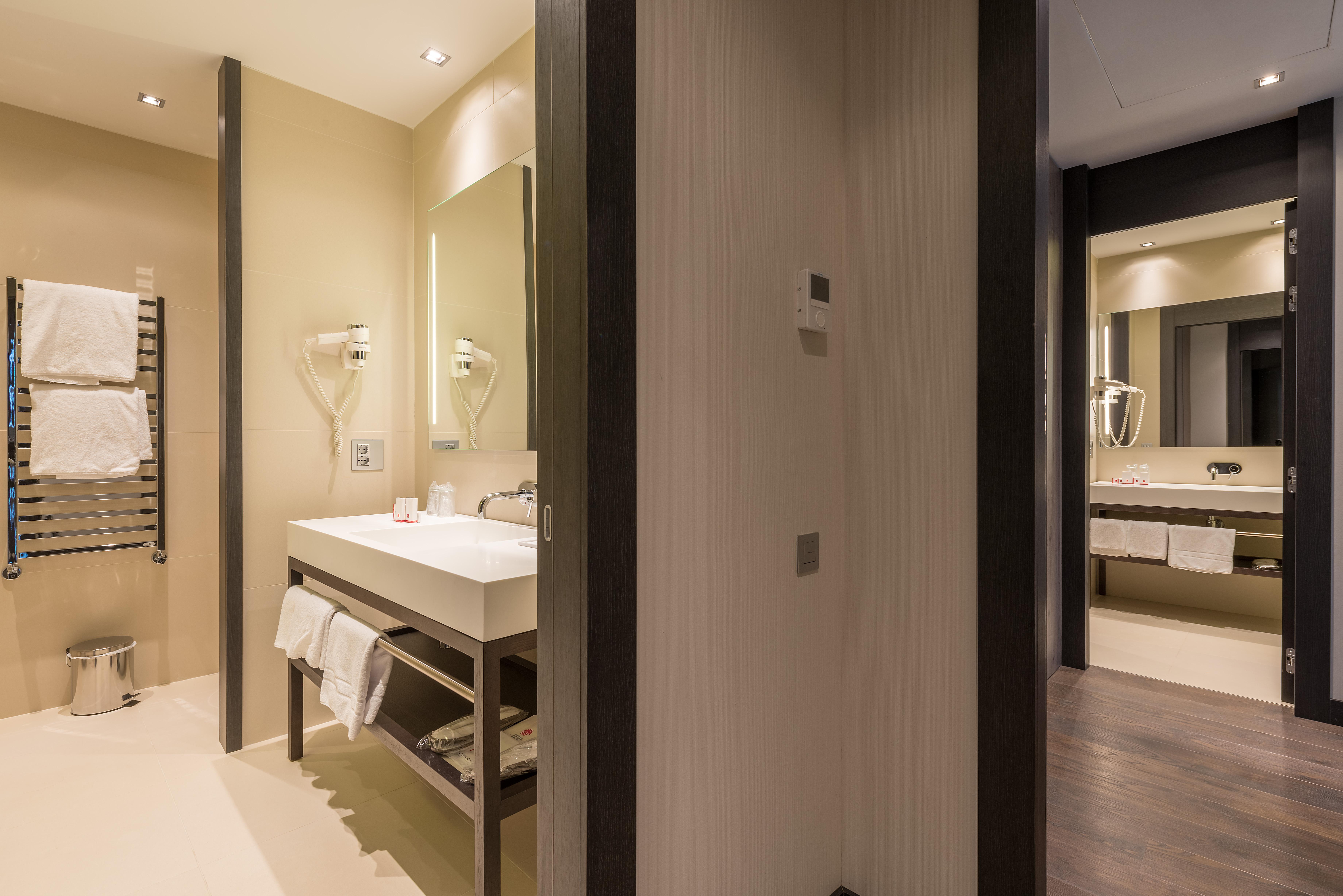 Duparc Contemporary Hotel 4*